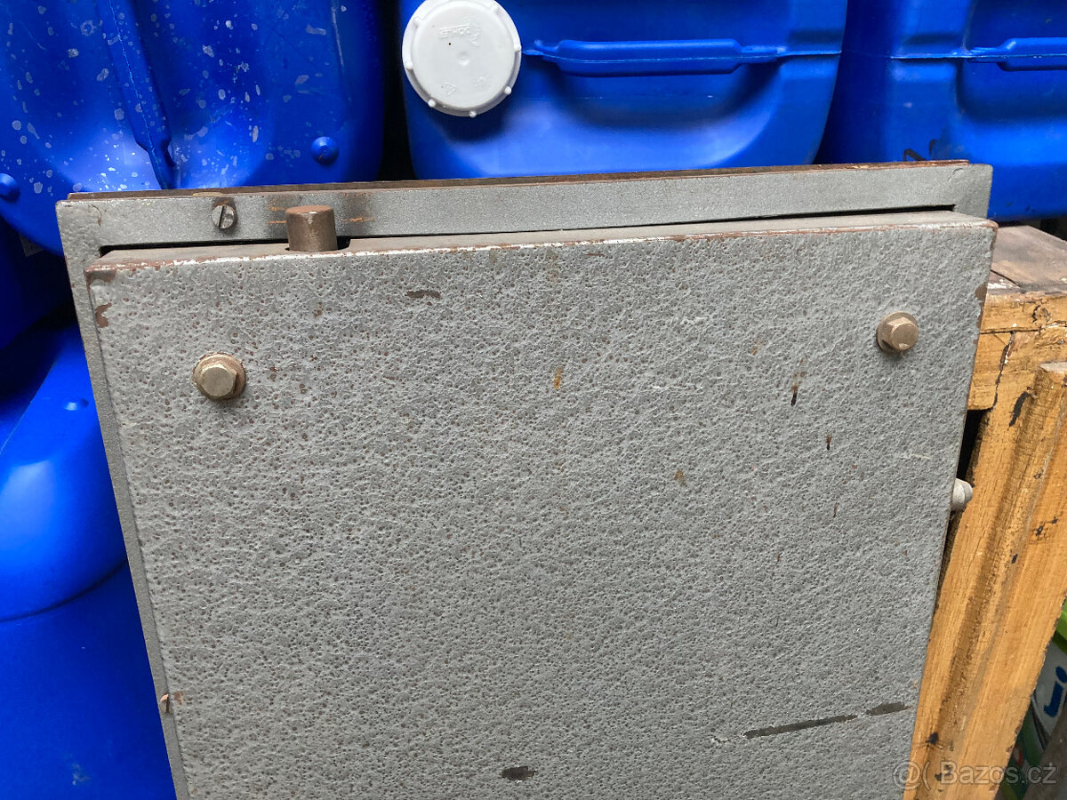 Trezor KOVONA - dveře se zámkem za 2.500 kč - 6