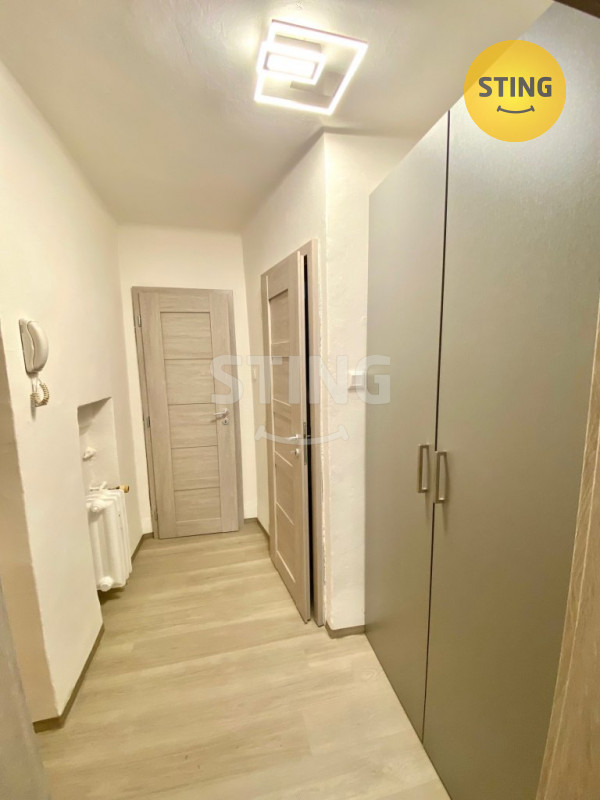 Pronájem bytu 1+kk Na Rybníčku, 134021 - 6