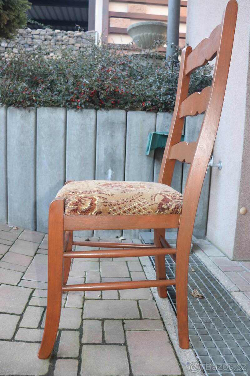 Jídelní stůl + 6 židlí - 6