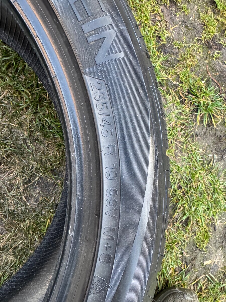 Zimní pneu 2ks 235/45 r19 - 6