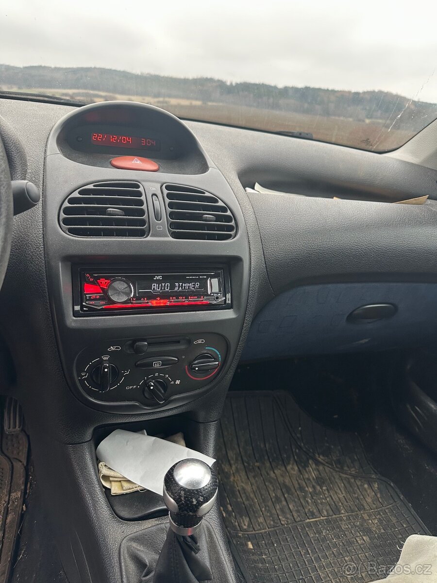 Peugeot 206 1.1 benzín - 6