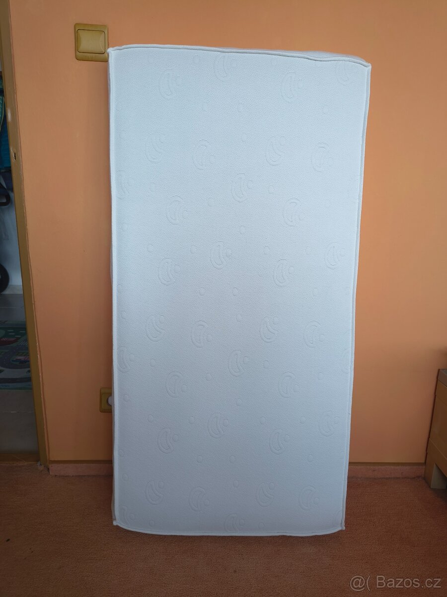 Dřevěná dětská postýlka + matrace - 6