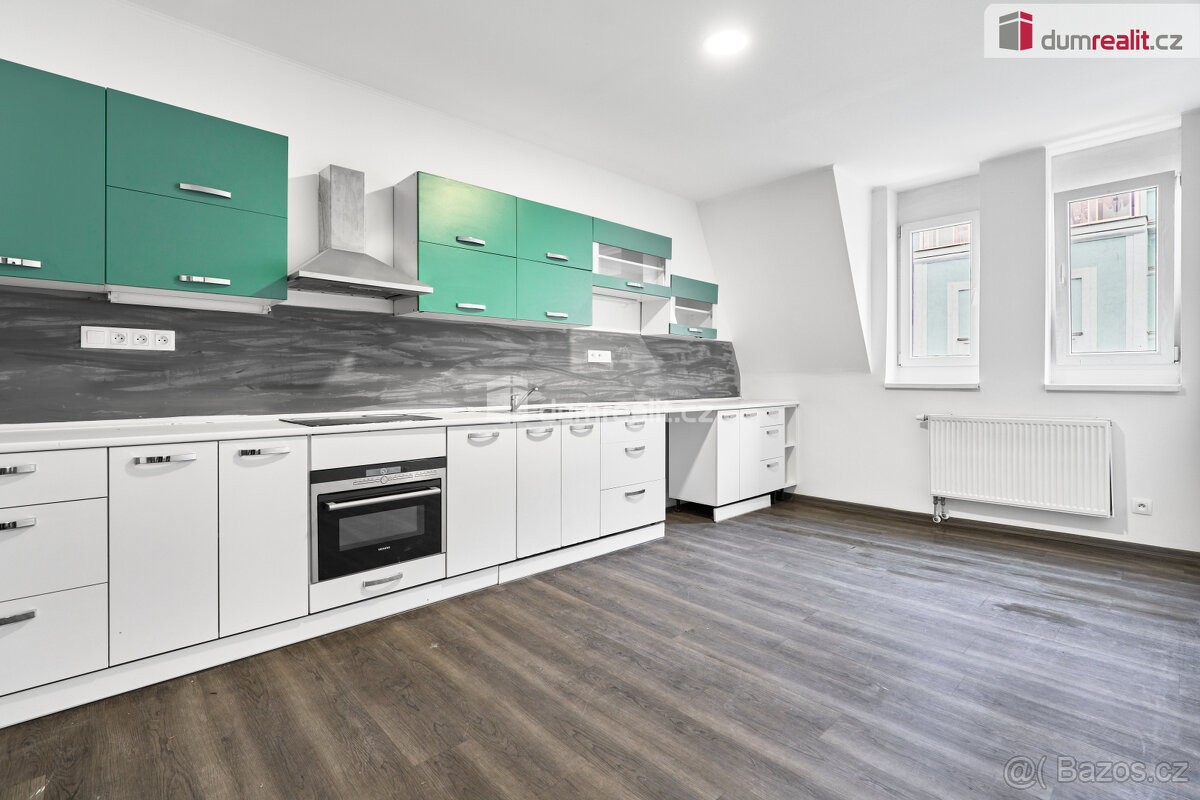 Prodej bytového domu s obchodními prostory v Karlových Varec - 6