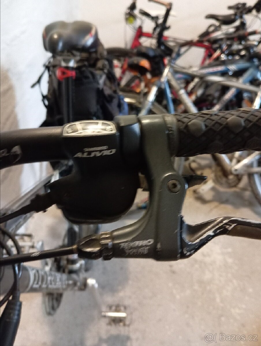 Trekové kolo Trek - 6