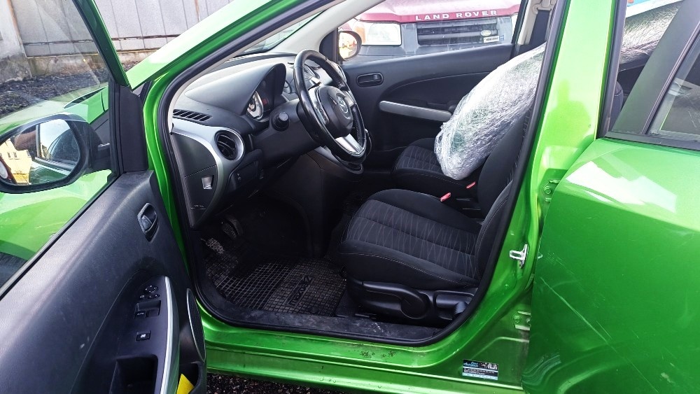 mazda 2 1.3 benzin Najeto 118000 - 6