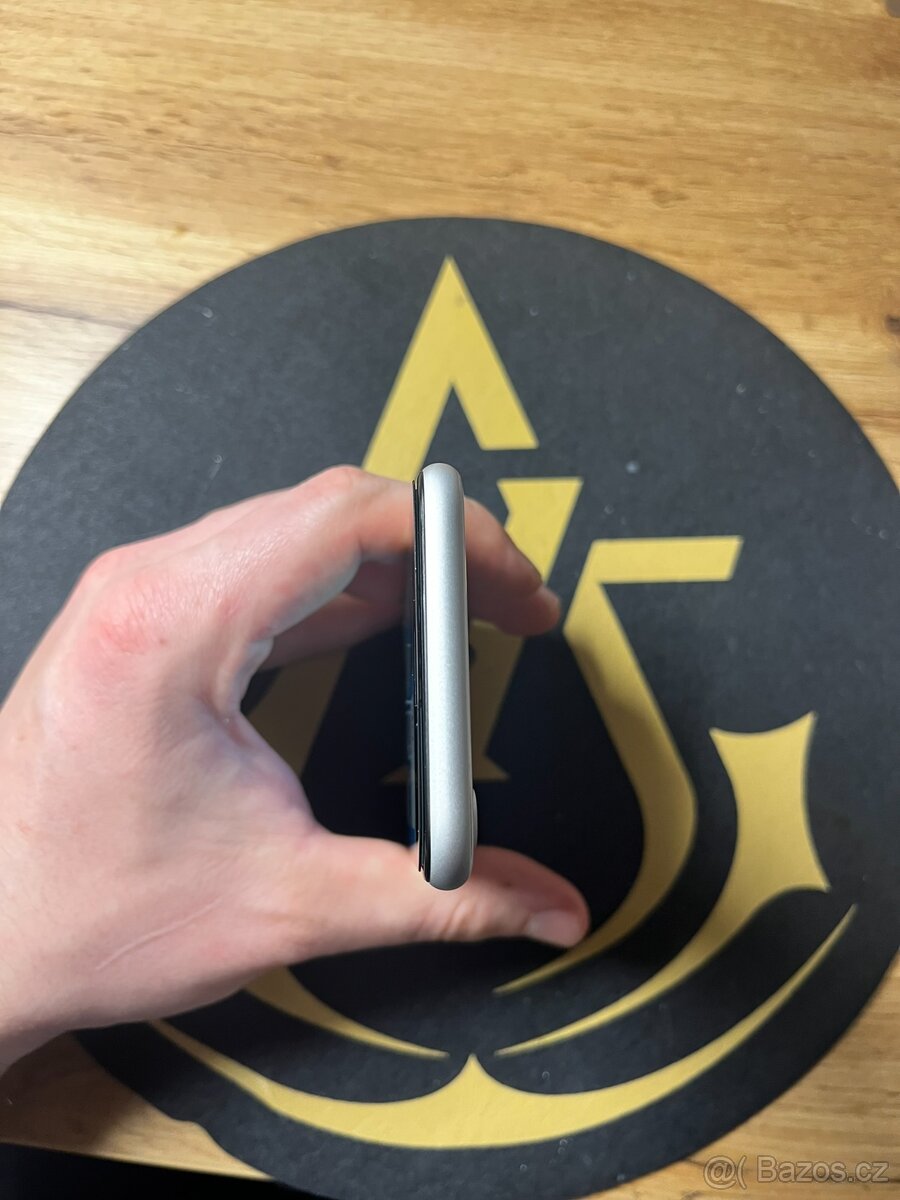 iPhone SE 2020 - 100% baterie/velmi hezký stav - 6