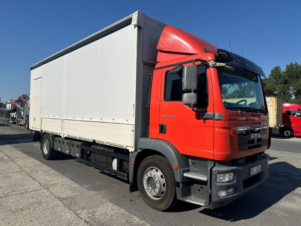 MAN TGM 18.290 se shrnovací plachtou a čelem - 6