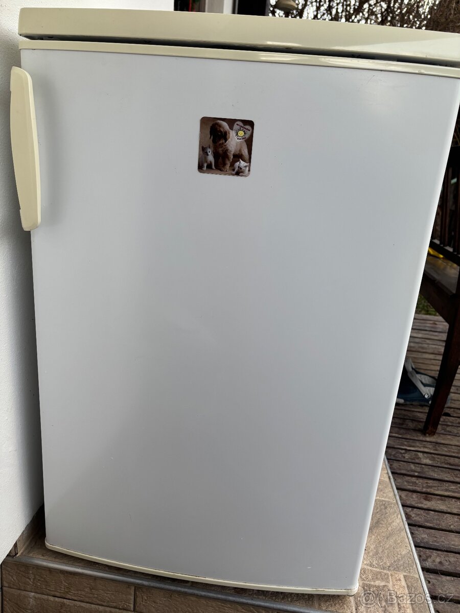 Prodám monoklimatickou chladničku Amica, mrazák a el. Sporák - 6