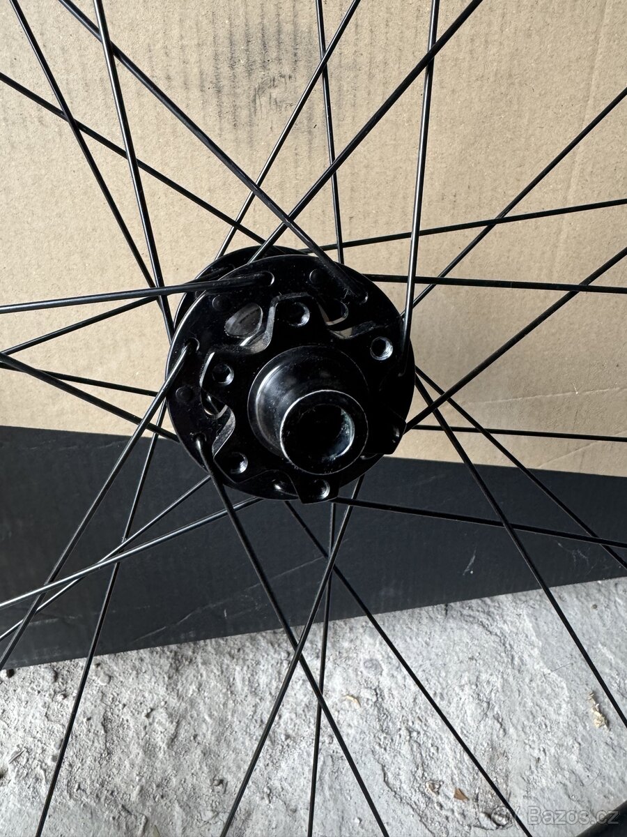 Zapletená kola Giant AM - 6