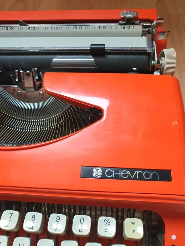 Kufříkový psací stroj Chevron - 6
