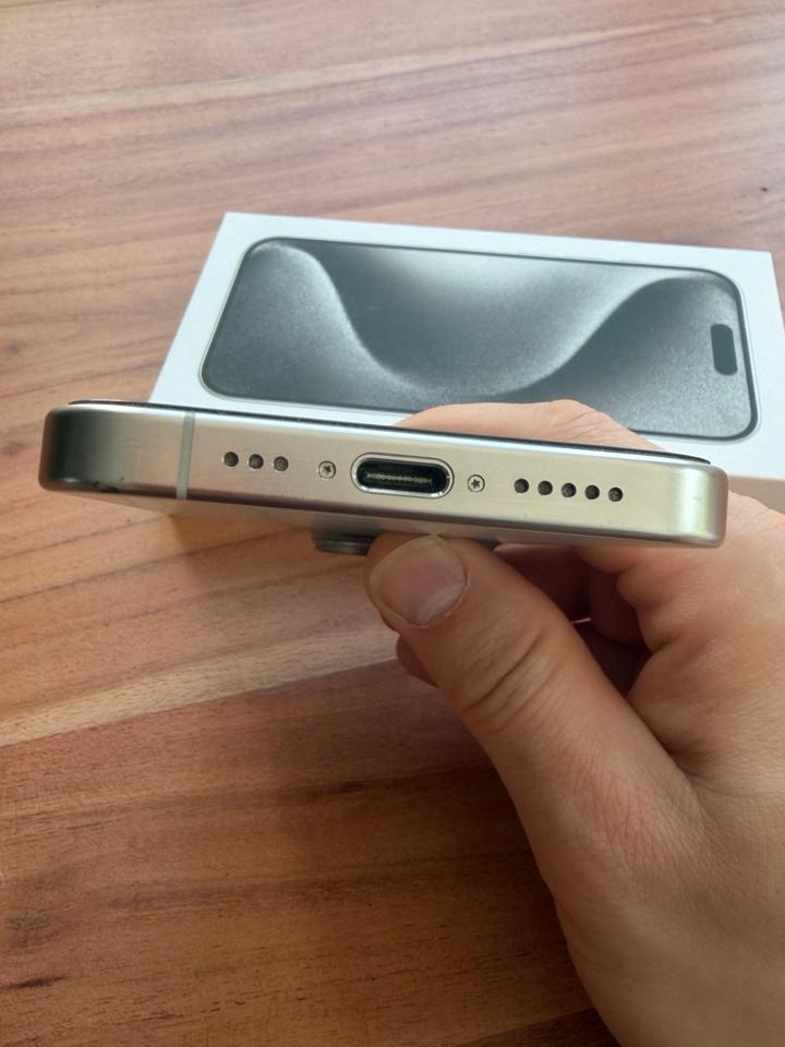 Apple iPhone 15 Pro 128GB Natural Titanium - 6