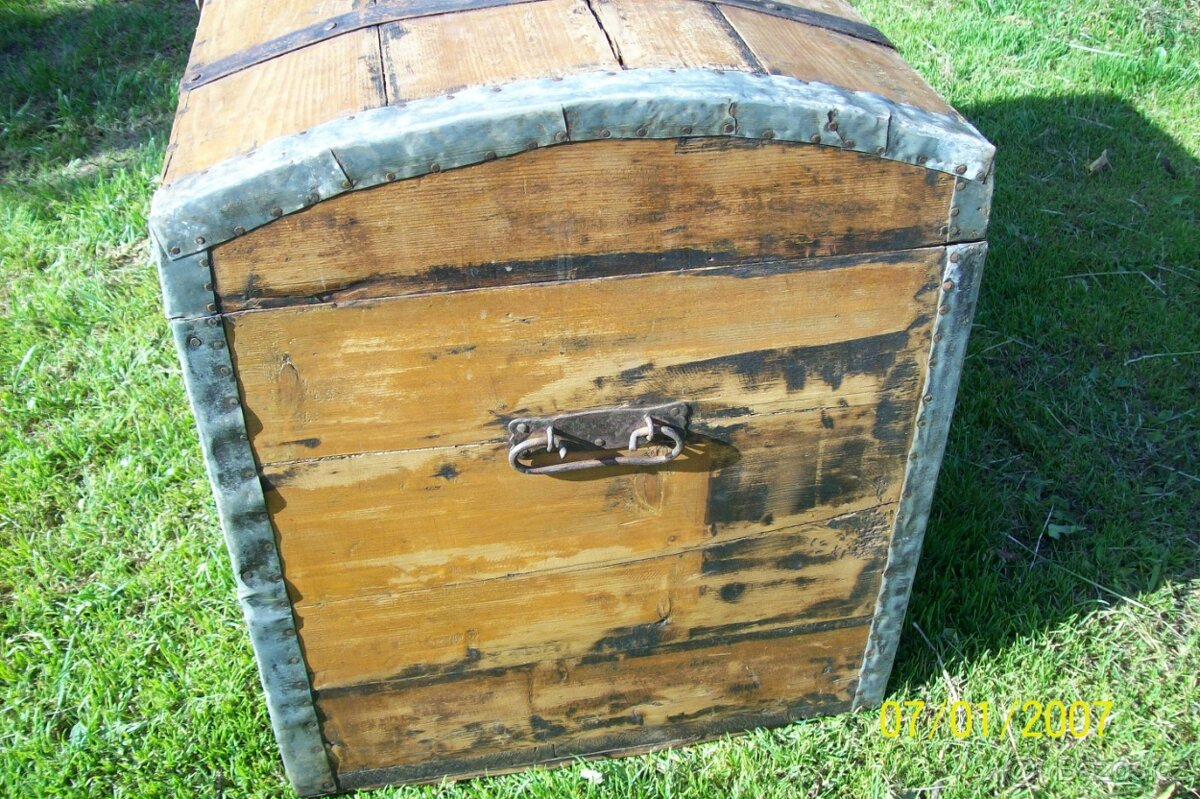 Stará dřevěná truhla - 6