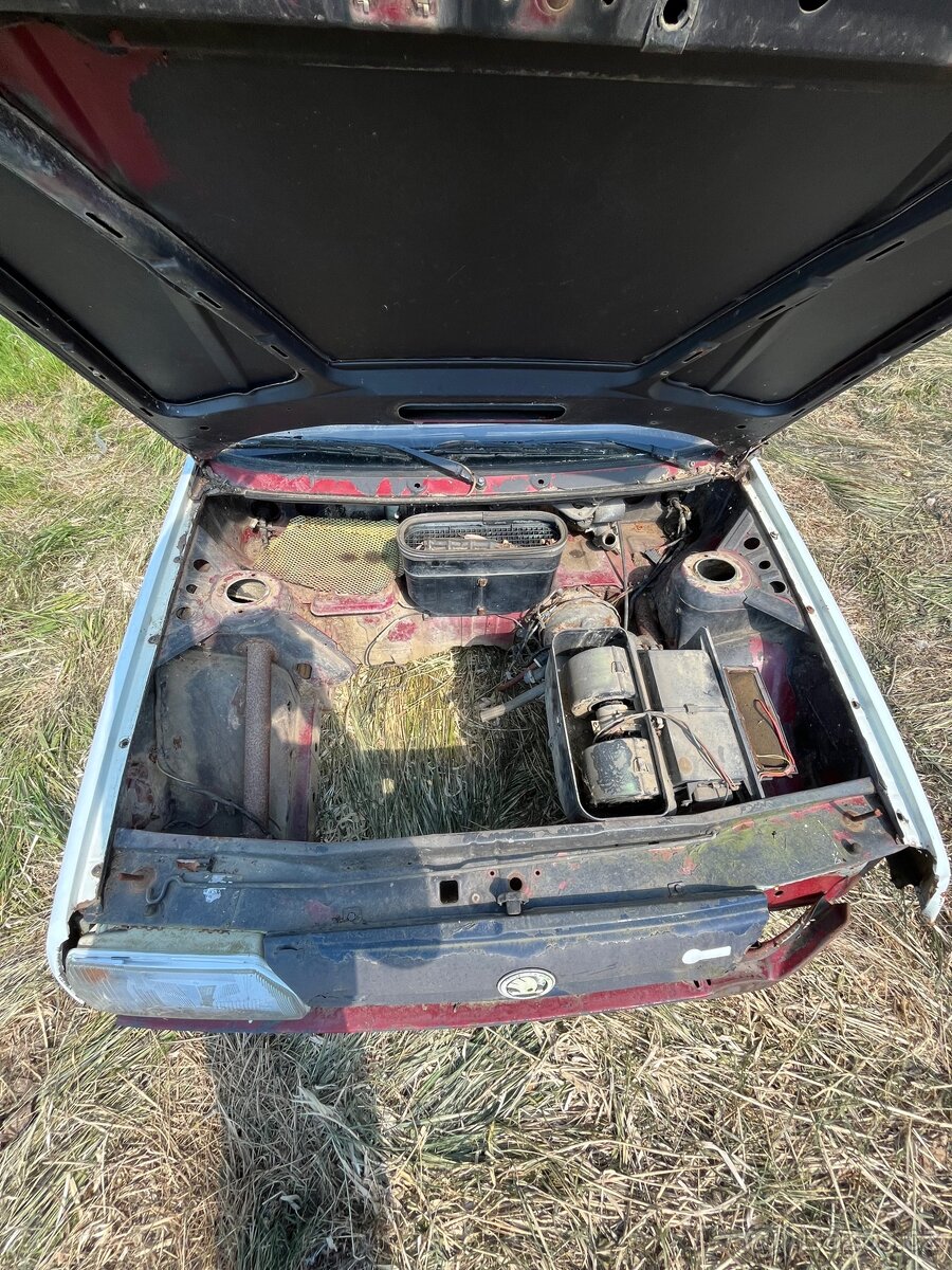 Škoda favorit kastle s rámem - 6