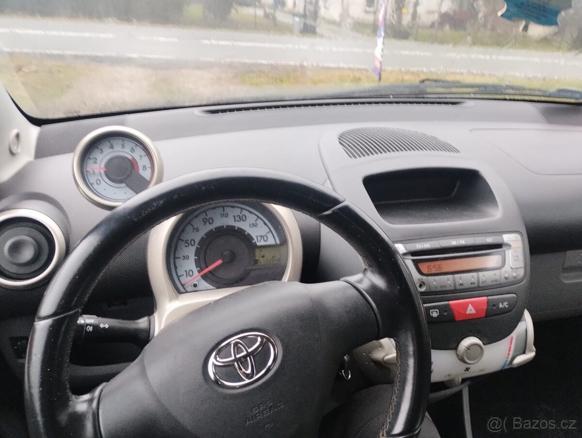🏙️ Toyota Aygo 1.0 VVT-i (2008) - 6