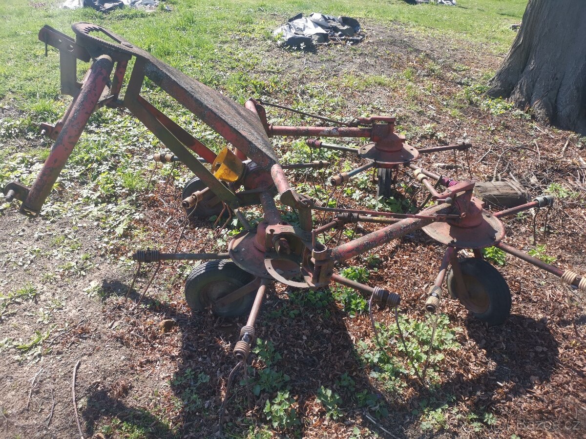 Nesený obraceč sena - 6