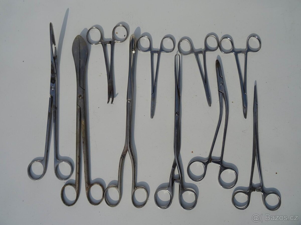 Staré chirurgické nástroje . - 6