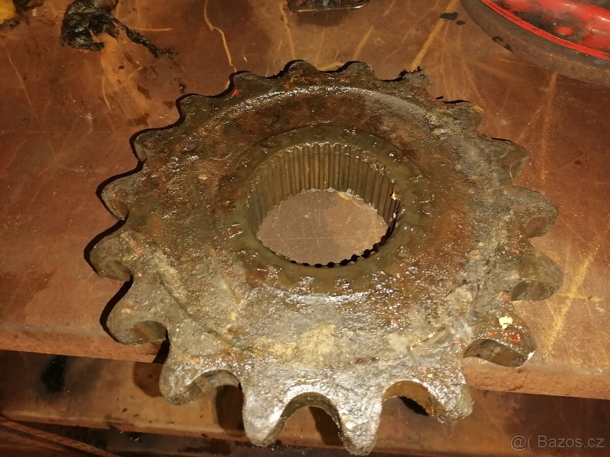 Prodám náhradní díly na Bělorus: pomocné čerpadlo hydrauliky - 6