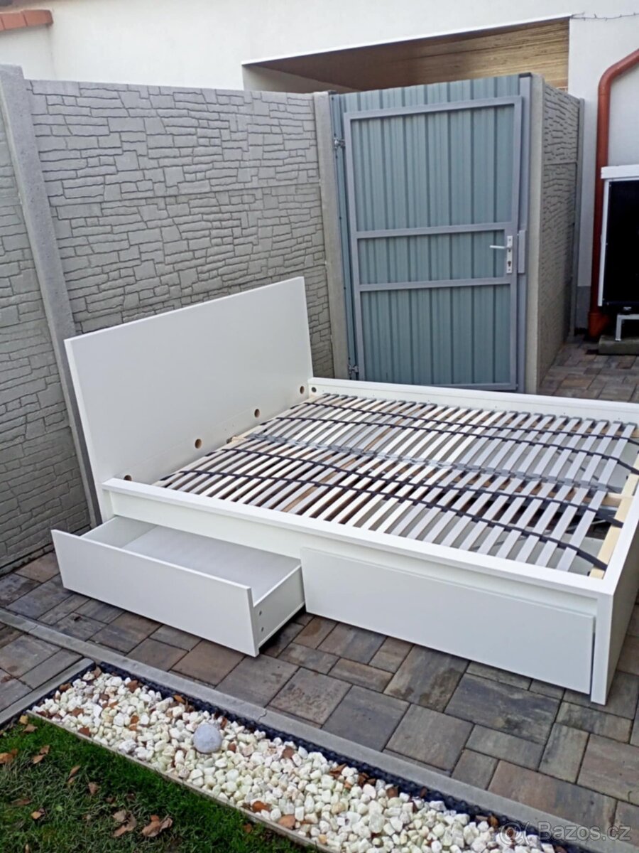 Prodám manželskou postel IKEA 180cm x 200cm - 6