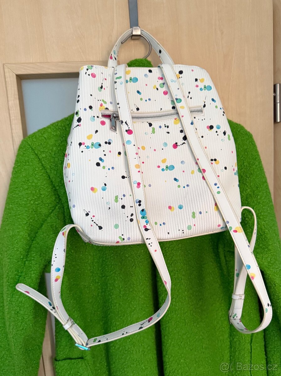 Dám. bílý batoh Desigual, sleva 1.699 Kč. - 6