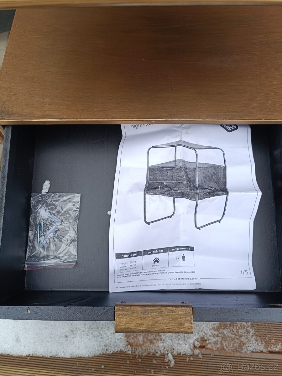 Kovový odkládací noční stolek - 6