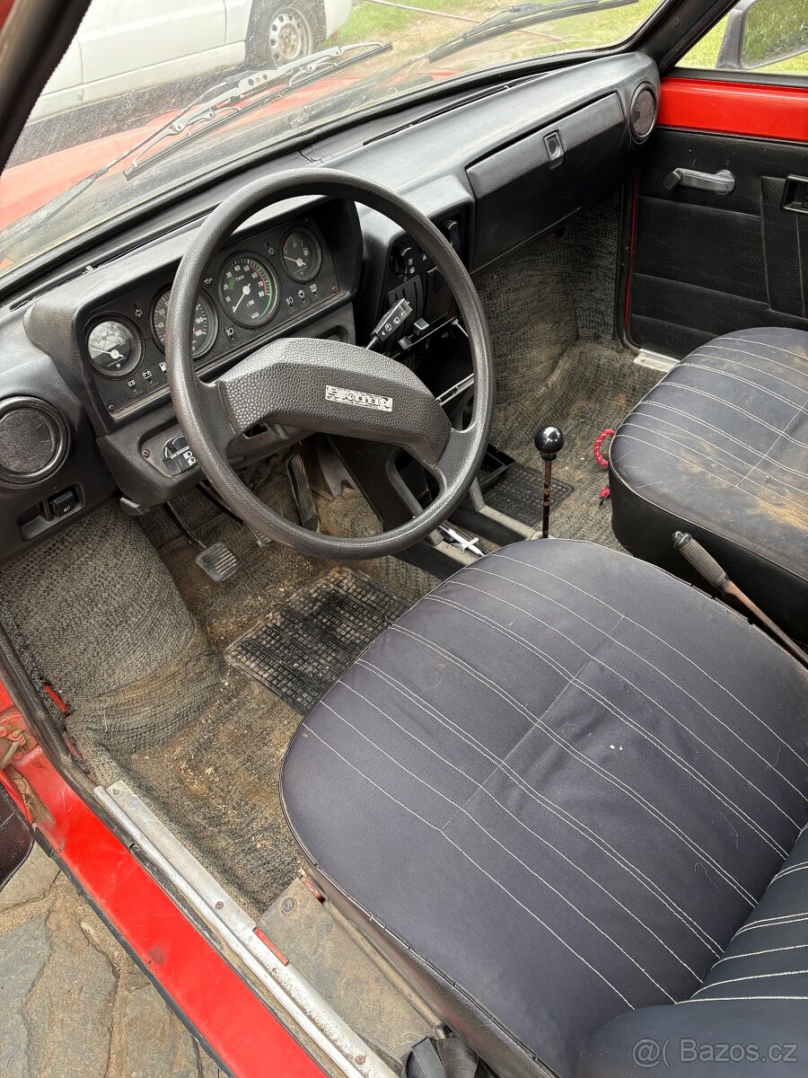Interiér Škoda 105 1986 - 6