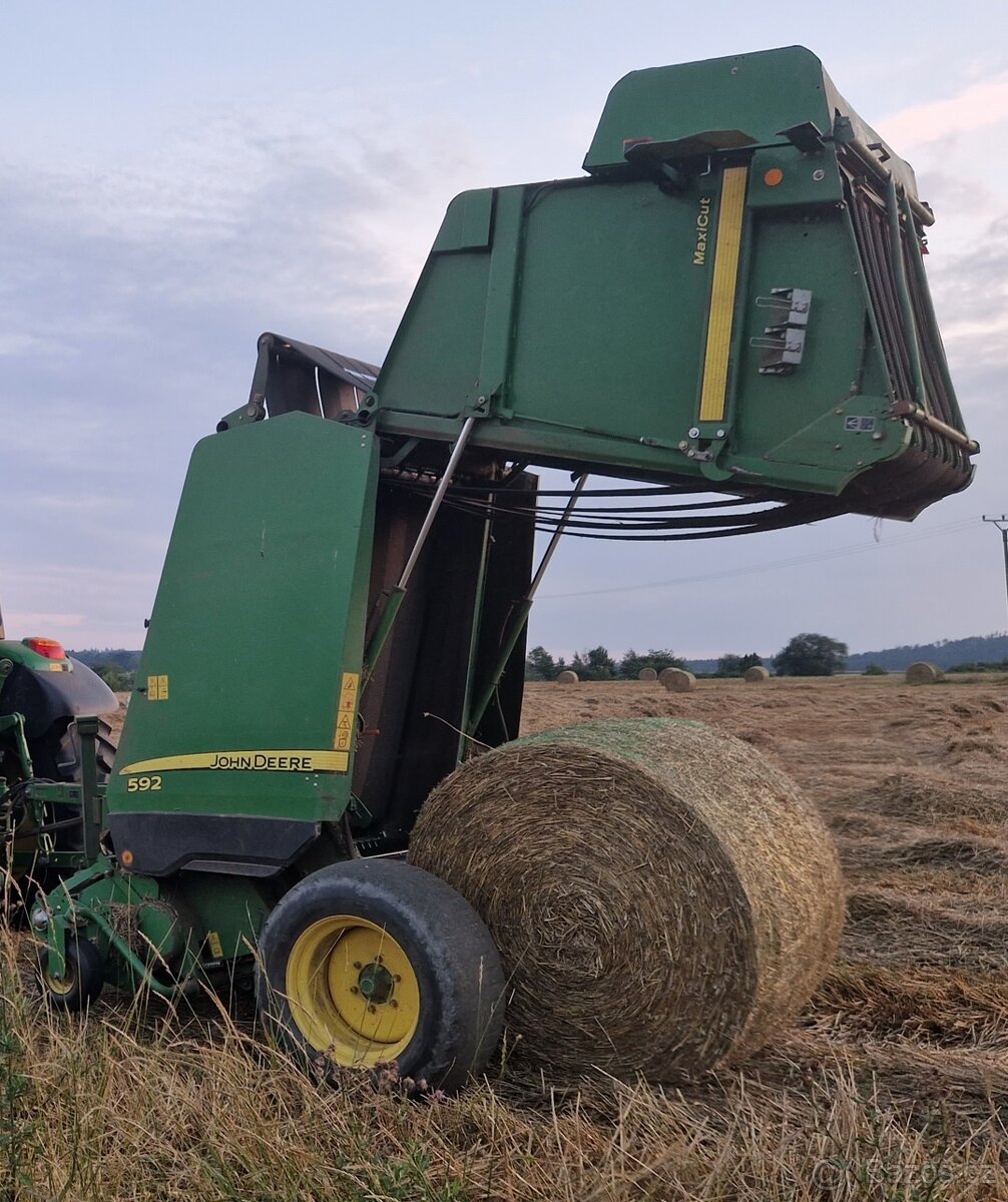 Prodám zbytky lisu John Deere 592 - 6