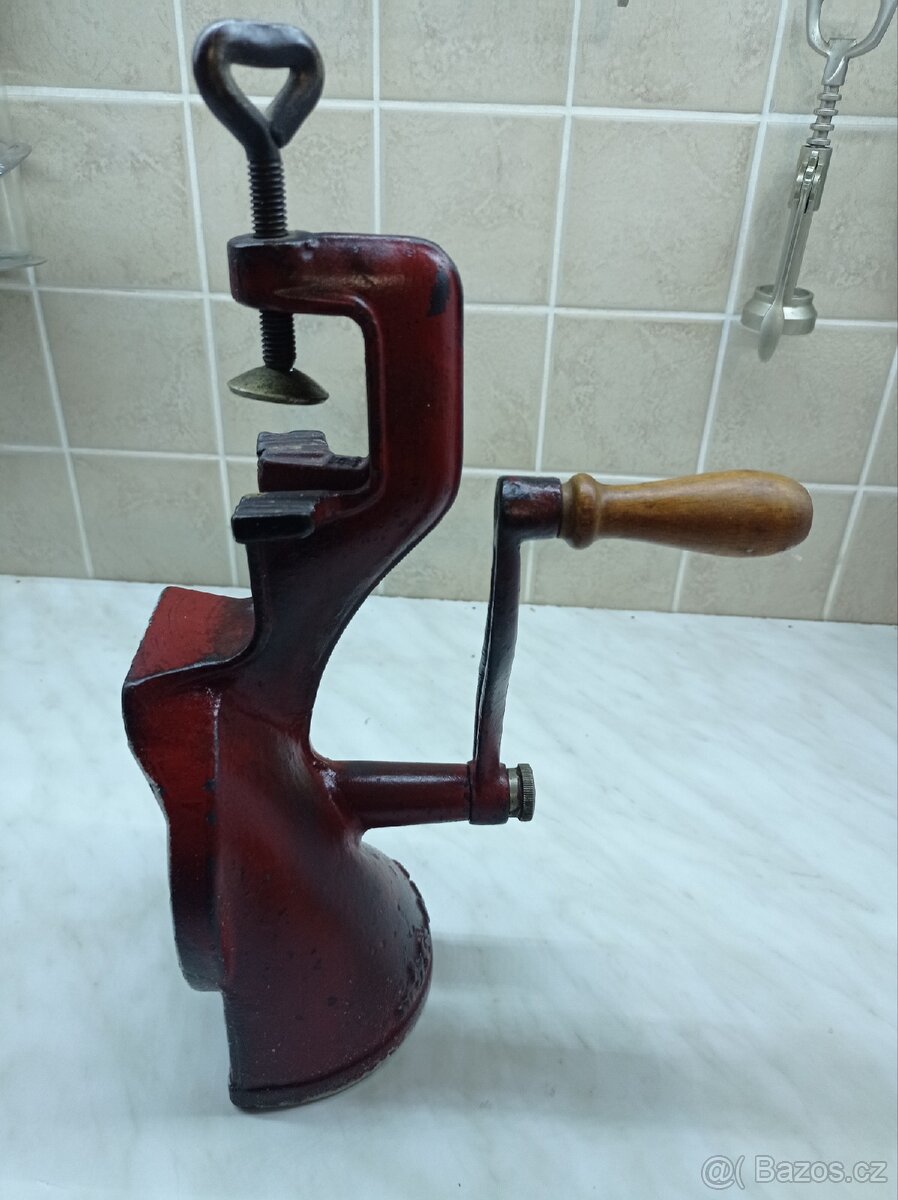 Starožitný mlýnek na strouhanku - 6