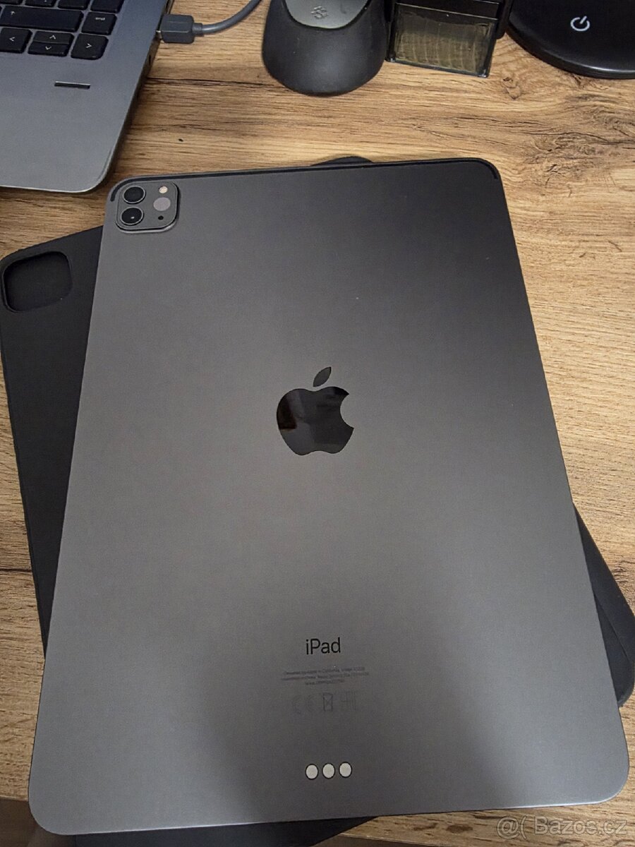 iPad Pro 11" (2020) 128 GB + Magic keyboard CZ - 6