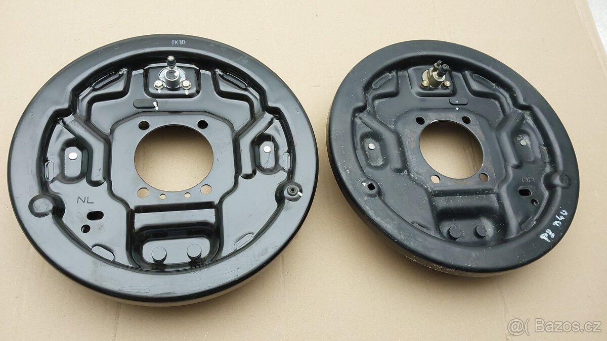 Nissan Navara D40 : Štíty zadních brzd - 6