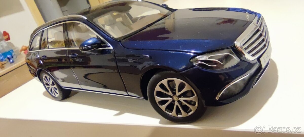 Mercedes-Benz E klasse 1:18 - 6
