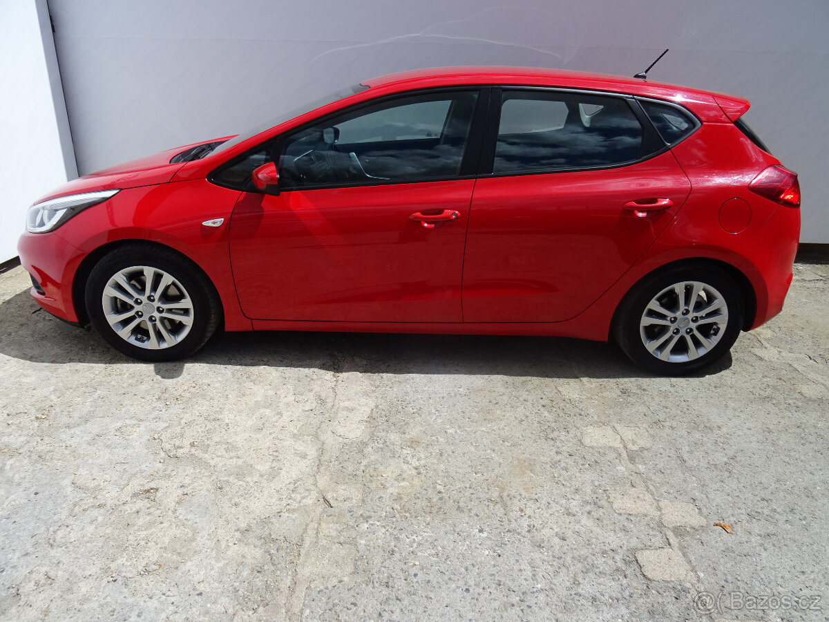 Kia Ceed 1.6GDi,99kW,1majČR,S.kniha,64tkm,ESP,klima - 6