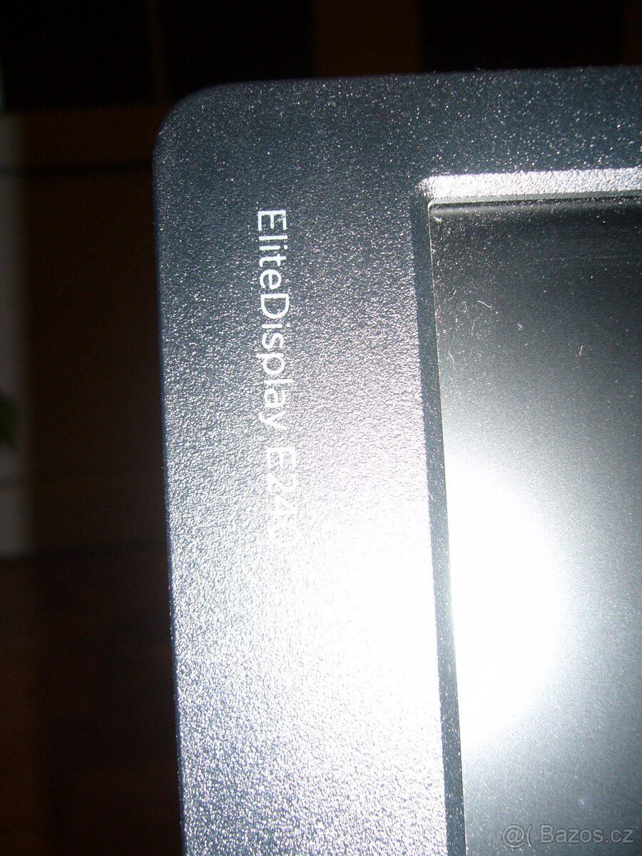 24" HP EliteDisplay E240 - 23" DELL P2311HB - 6