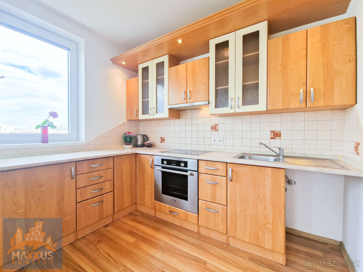 Pronájem světlého bytu 2+kk (52 m2) s balkonem, sklepem a GS - 6