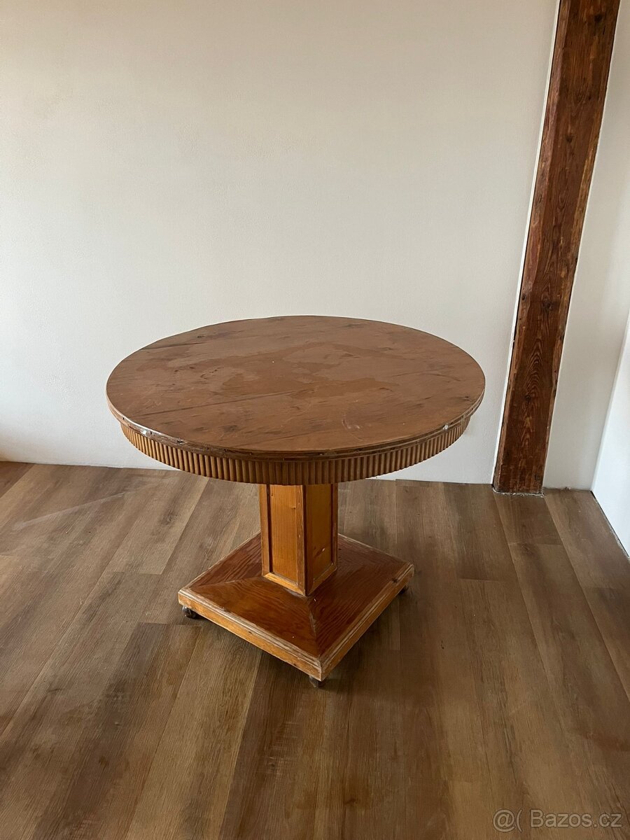 Dřevěný stůl a židle - 6
