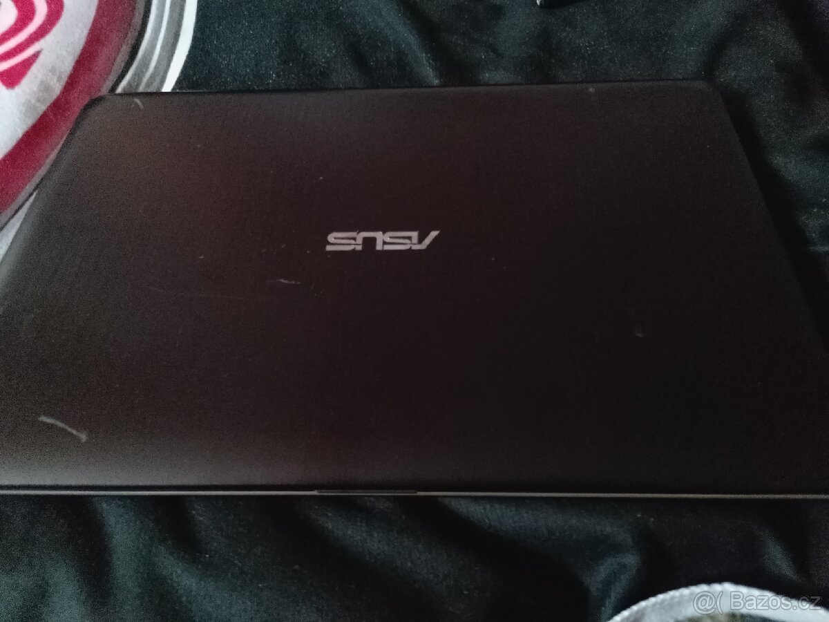 Prodám notebook Asus - 6