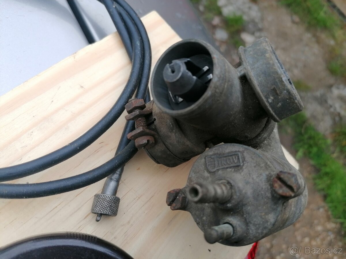 ČZ 125 C Originál víčko nádrže karburátor atd - 6