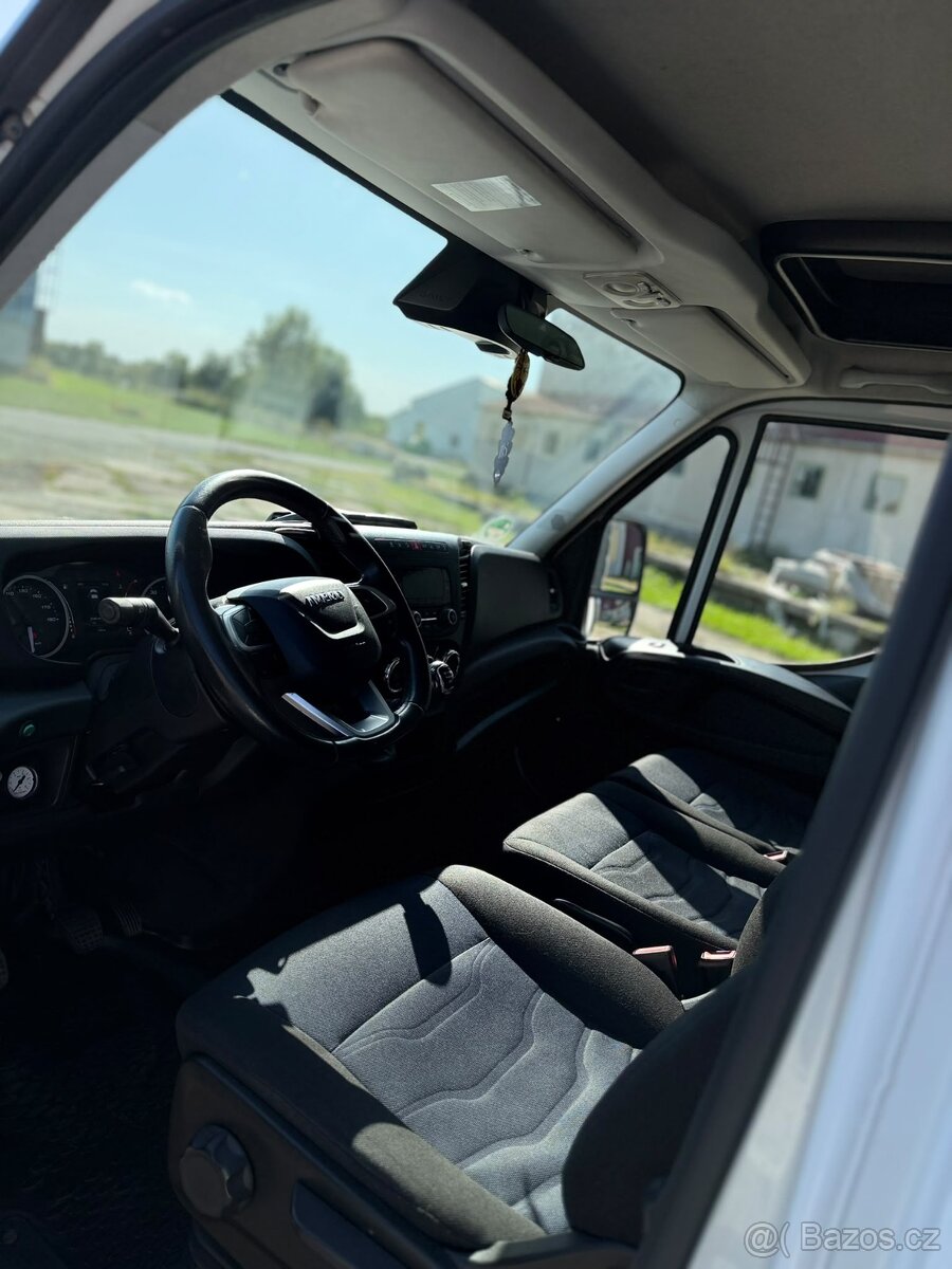 Iveco Daily 35S18 rok 2020 manuál - 6