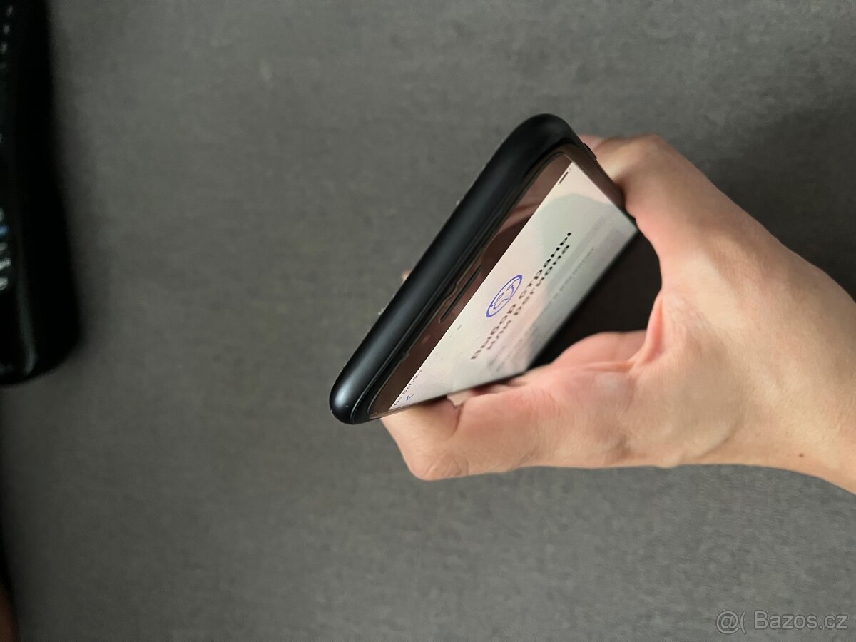 iPhone 7 - černý - 128 GB - 6