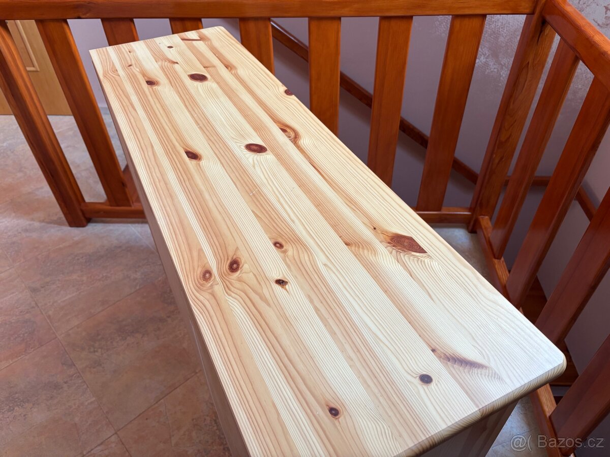 Dřevěná komoda - 6