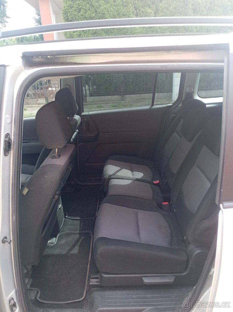 Mazda 5 - 6