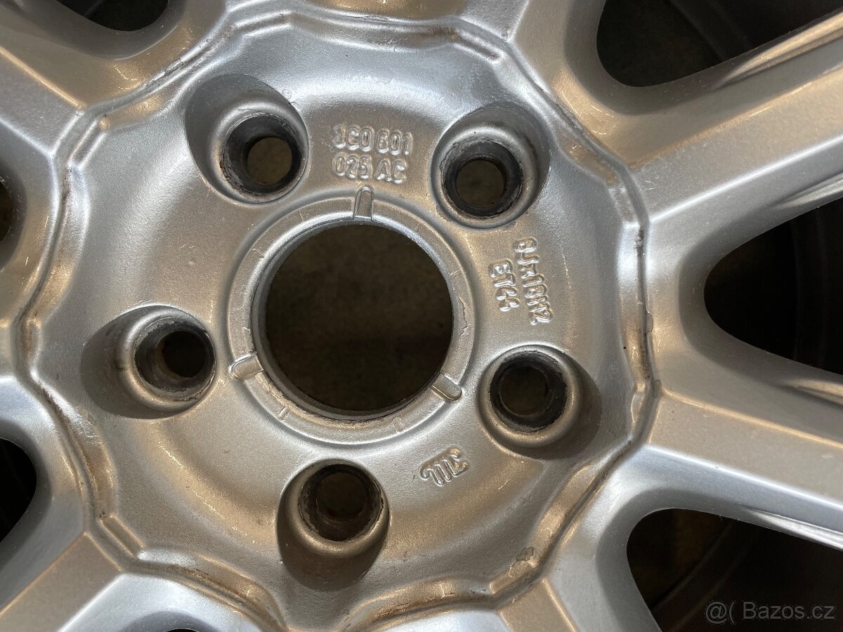 VW Passat B8 235/45/18 - 6