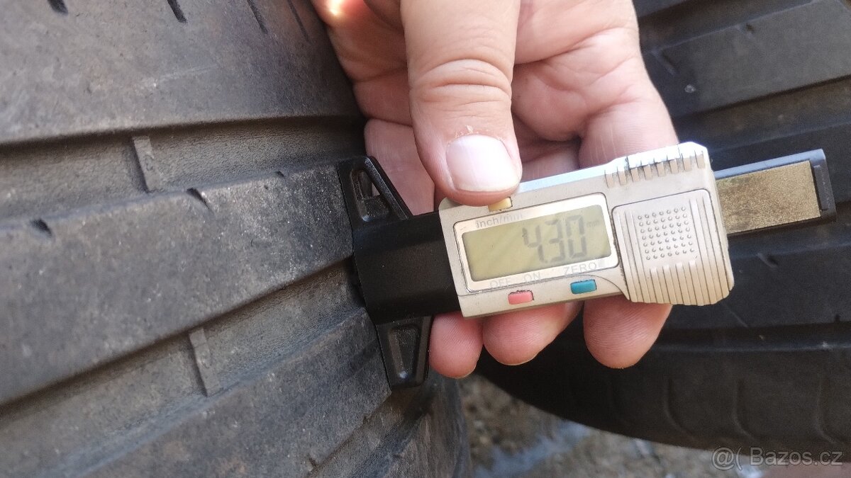 2ks letni pneu Fulda 225/40-18 vzorek okolo 4mm - 6