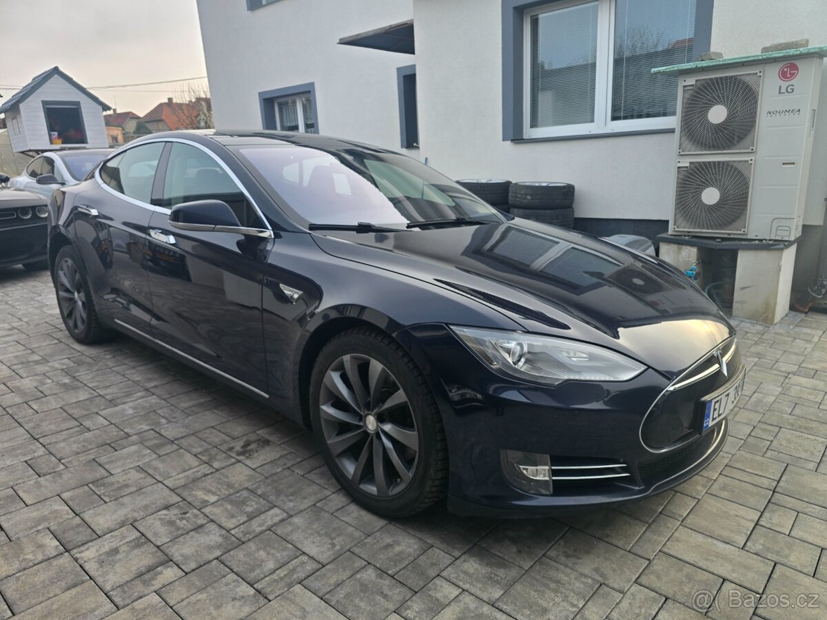 Tesla Model S 85 Free Supercharger - 6