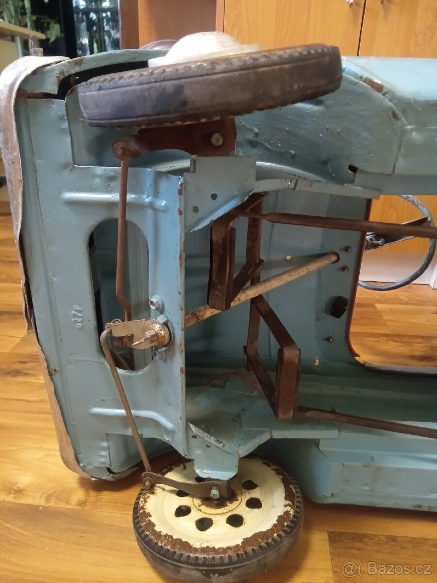 Dětské šlapací auto Moskvič - 6