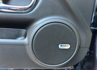 Predám Camaro 6.2 V8, r.v.2014 - 6