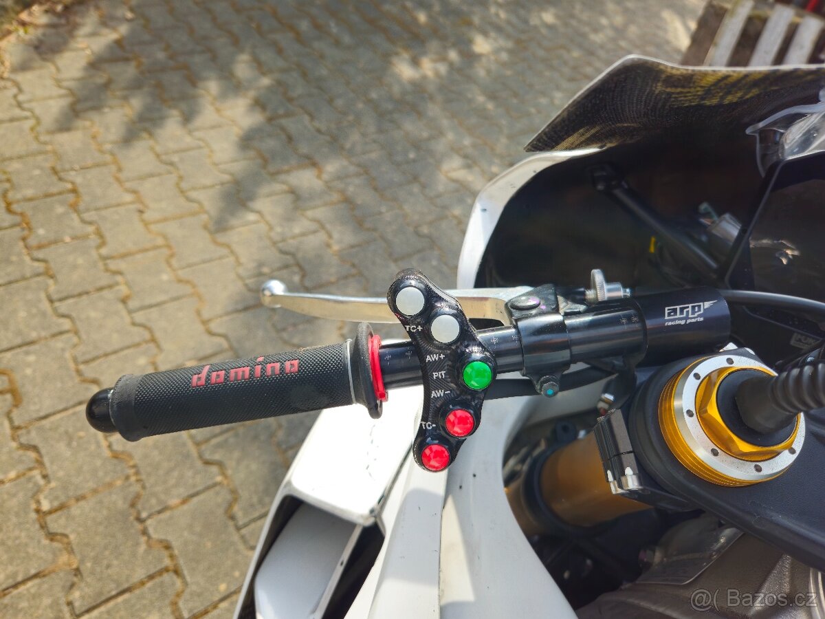 Aprilia RSV4 1100 Factory (2022) - 6