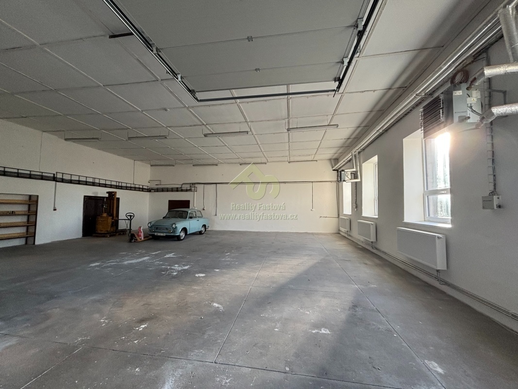Pronájem skladovací haly u Rokycan s nájezdem na dálnici - 6