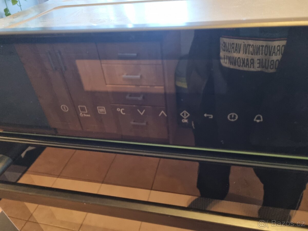 Vestavěná trouba AEG model KMR721000B - 6