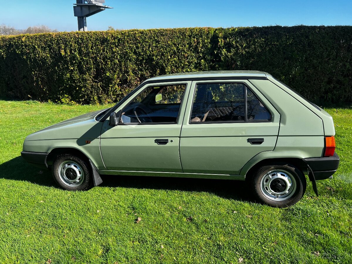 Škoda Favorit r.v. 1990, najeto 33 000 km - 6