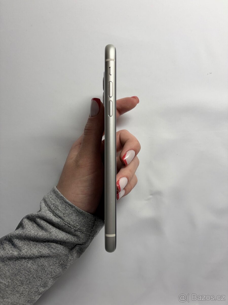 IPhone 11 bílý - 6
